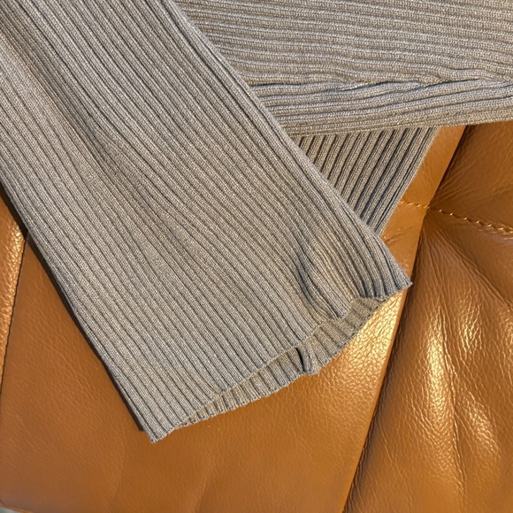 H&M Gray Ribbed Knit Top - Picture 4 of 4